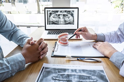 Dentist_Ashburn_VA_Dentist_Talking_about_Xray Dentist_Ashburn_VA_Dentist_Talking_about_Xray
